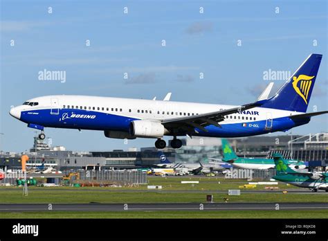 Ryanair Boeing 737-800 with dreamliner livery Stock Photo - Alamy