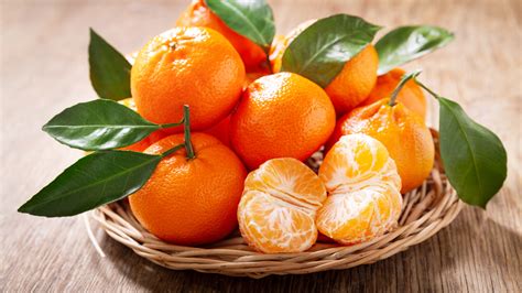 Why Mandarin Oranges Are Easier To Peel Than Navel