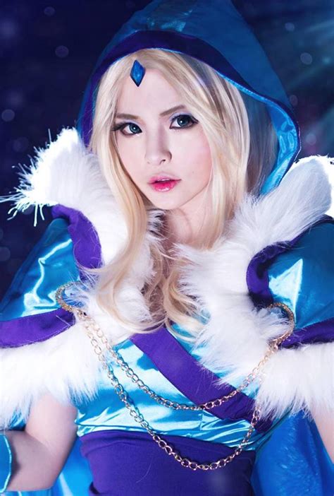 Este cosplay de Crystal Maiden de Dota 2 no te dejará farmear tranquilo ...