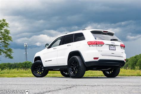 Lifted 2017 Jeep Grand Cherokee with 2.5 inch Rough Country Suspension ...