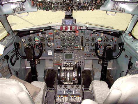 Image result for boeing 707 cockpit Cockpit, Boeing 707, Boeing ...