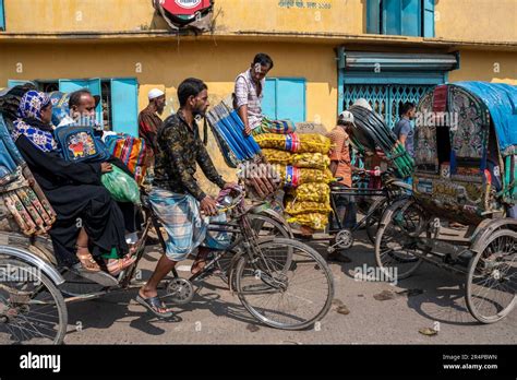 Rickshaw congestion in the Old town of Dhaka, Bangladesh Stock Photo ...