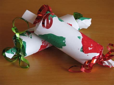 Kids can make their own Christmas crackers. Christmas Activities For ...