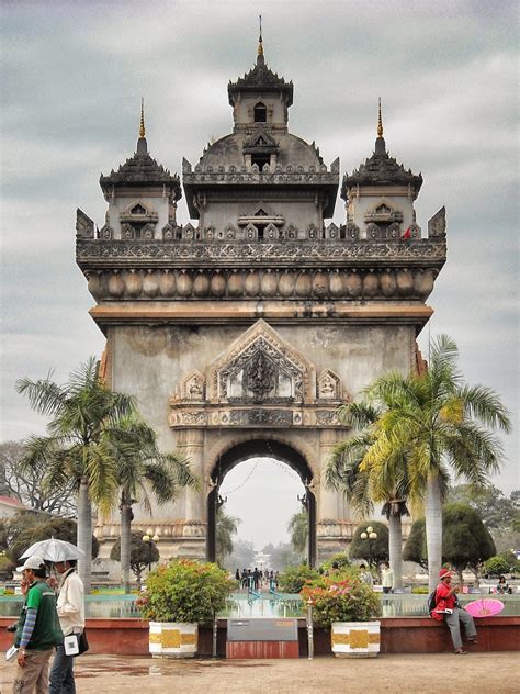 p h o t o g a l l e r y: patuxai :: vientiane laos