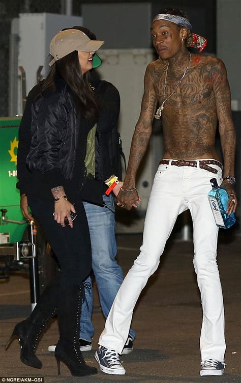 Wiz Khalifa holds hands with new girlfriend after concert (photos ...