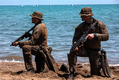 Marine Recon Units Get Short-Barrel Versions Of The H&K M27 Rifle