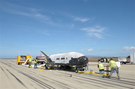 Mysterious X-37B Military Space Plane's Landing in Photos | Space