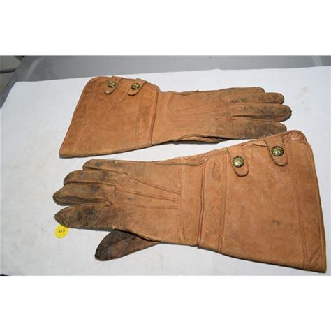 Vintage gold medal cowboy gloves - Schmalz Auctions