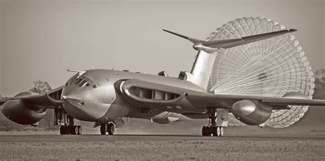 HANDLEY PAGE VICTOR BOMBER | Recovery Curios