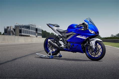 2021 Yamaha YZF-R3 and Monster Energy MotoGP YZF-R3 [Specs, Features ...