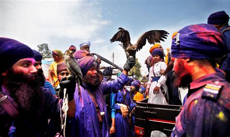 Sikhs celebrate Hola Mohalla - World - DAWN.COM