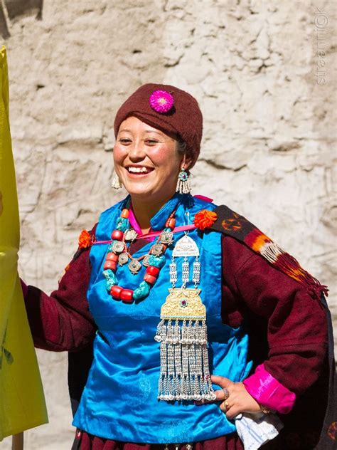 Ladakhi smile (2) - The Ladakhi woman in national clothing on the ...