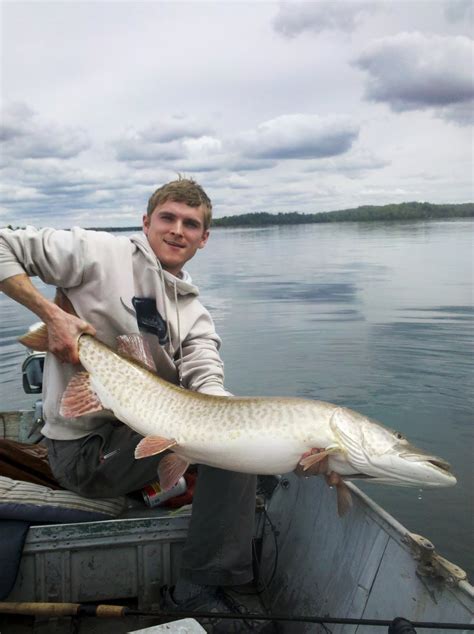 Great Lakes Angler: Memorial Day Musky