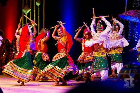 Dandiya: Most popular folk dances from Gujarat | Folk dance, Dance of ...