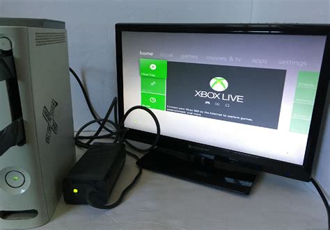 Microsoft Xbox 360 White Gaming Console With 20GB HDD W/ Energy Present ...