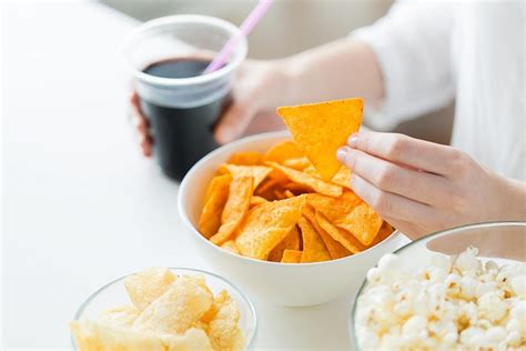 Diabetic Snacks: What to Eat and What to Skip | Reader's Digest