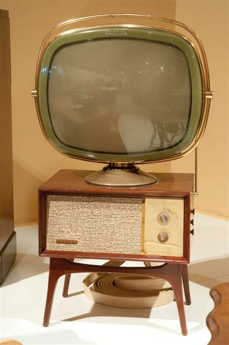 14 Vintage TVs Folks Tuned Into Back In The Day