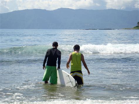 THINGS TO DO IN ILOCOS NORTE: Surfing in Pagudpud's Blue Lagoon | Blogs ...