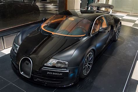 Awesome Car Pic: Bugatti Veyron in Matte Black