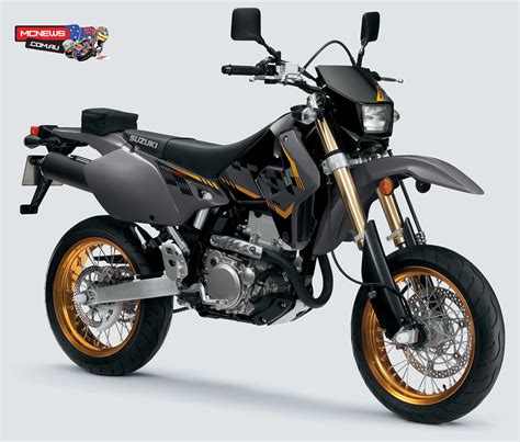 2016 Suzuki DR-Z400SM drifts into town | MCNews