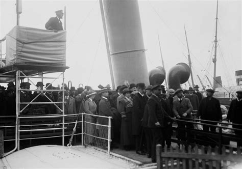 These Pictures Document the Moment when the Titanic Survivors Arrived ...