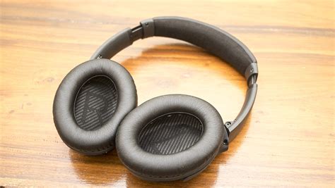 Bowers & Wilkins PX Wireless VS Bose QC35 II // TechNuovo.com