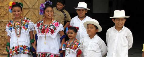 Yucatan Photo | Traditional Maya Clothing | Loco Gringo