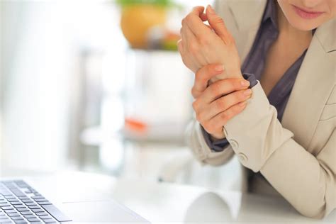 Wrist Pain Treatment | Grand Rapids, MI | Advent Physical TherapyAdvent ...