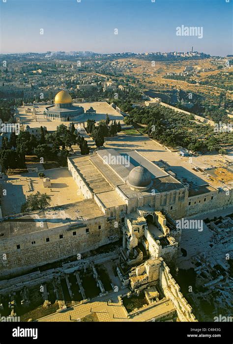 Aerial view of the Temple mount and the Al Aqsa mosque Stock Photo - Alamy