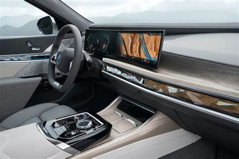 The electric variant of the BMW 7-Series sets new standards in ...