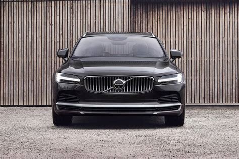 Used 2021 Volvo S90 Plug-in Hybrid Review | Edmunds