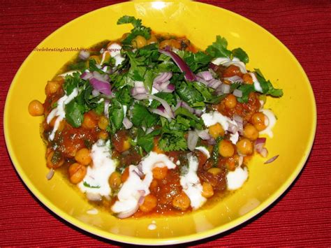 Celebrating Little Things In Life: Alu Tikki Chole Chaat