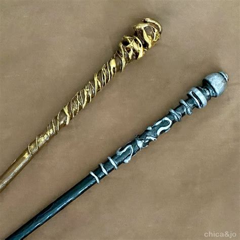 DIY Harry Potter Wands with Hot Glue | Chica and Jo