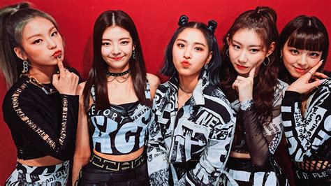 ITZY PHOTO ️ South Korean Girls, Korean Girl Groups, It'z Me, Fandom ...