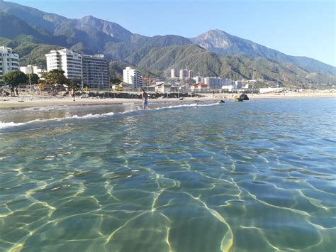 Playa Coral en La Guaira ahora tiene aguas cristalinas