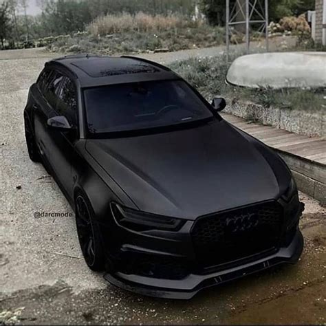 Full Black Audi RS6