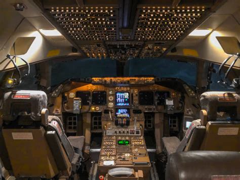 Boeing 747 Cockpit Stock Photos, Pictures & Royalty-Free Images - iStock