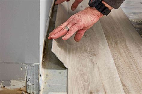 Best Method To Cut Vinyl Plank Flooring | Viewfloor.co