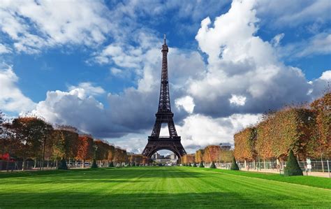 Travel Deals: Family Vacation in Paris - Globetrotting Mama