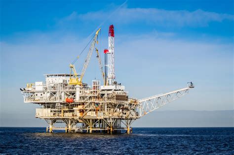 The 5 Different Types of Oil Rigs | Maritime & Offshore Workers Blog