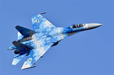 The Sukhoi Su-27 Flanker, the masterpiece of Soviet Design that found ...