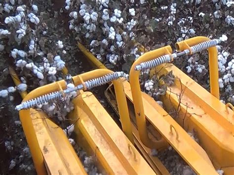 Cotton Harvesting Machine, Cotton Harvester, Cotton Picking Machine