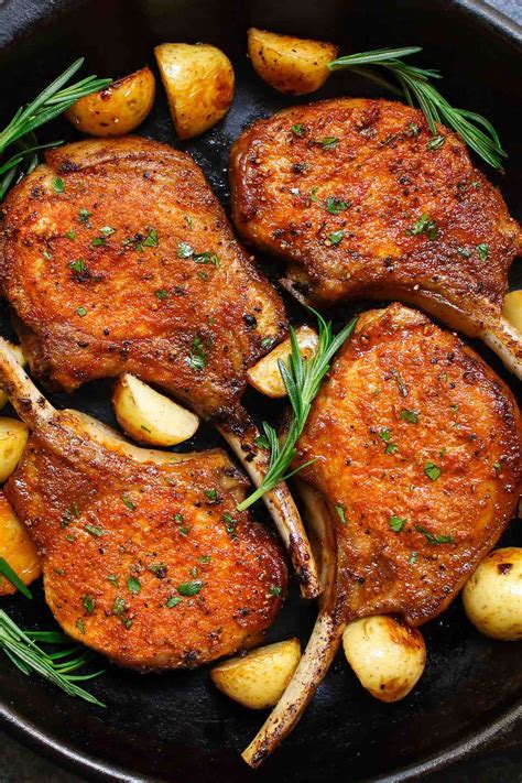 15 Minute Easy Pan Fried Pork Chops Recipe | TipBuzz