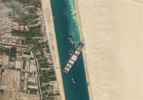 Egypt to seek $1 billion in damages over Suez Canal blockage | Daily Sabah