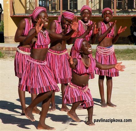 Pin by Maria Gallo on People | National clothes, African fashion ...