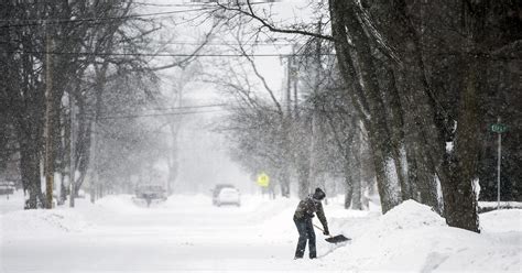 Blizzard sets snow records across Wisconsin, shuts down roads, power ...