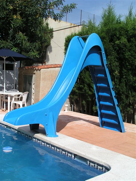 Toboggan piscine droite | Molderdisnova - Piscine.co