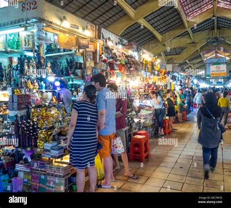 Shopping for souvenirs and handicrafts in Ben Thanh Markets in Ho Chi ...