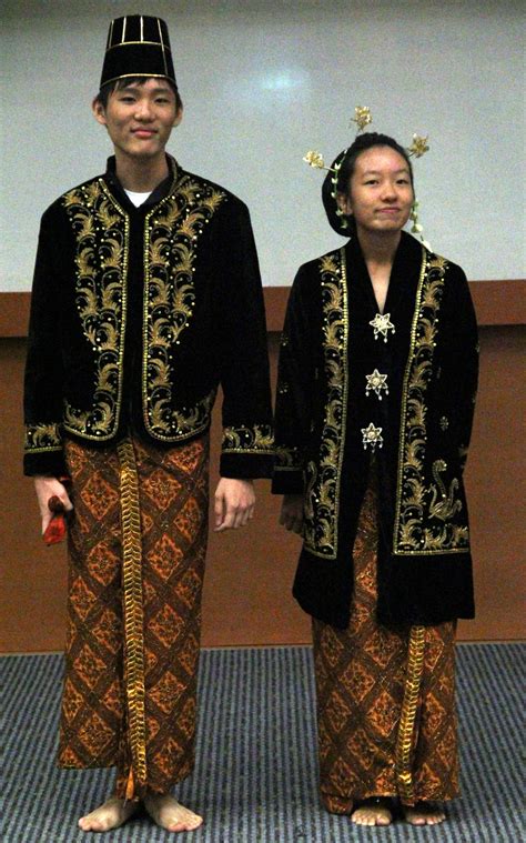 Aku Cinta Indonesia 2012: Traditional Costume