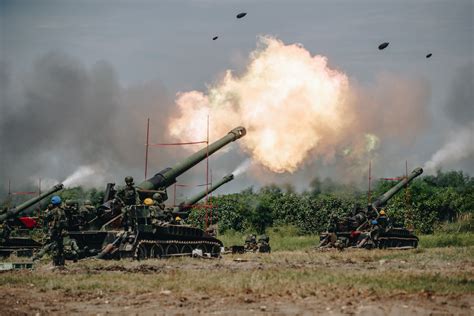 Taiwan Army M110 howitzer firing. [4096x2731] : r/MilitaryPorn